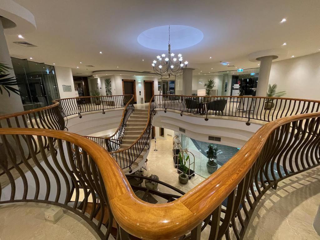 Landmark 8113 Apartment